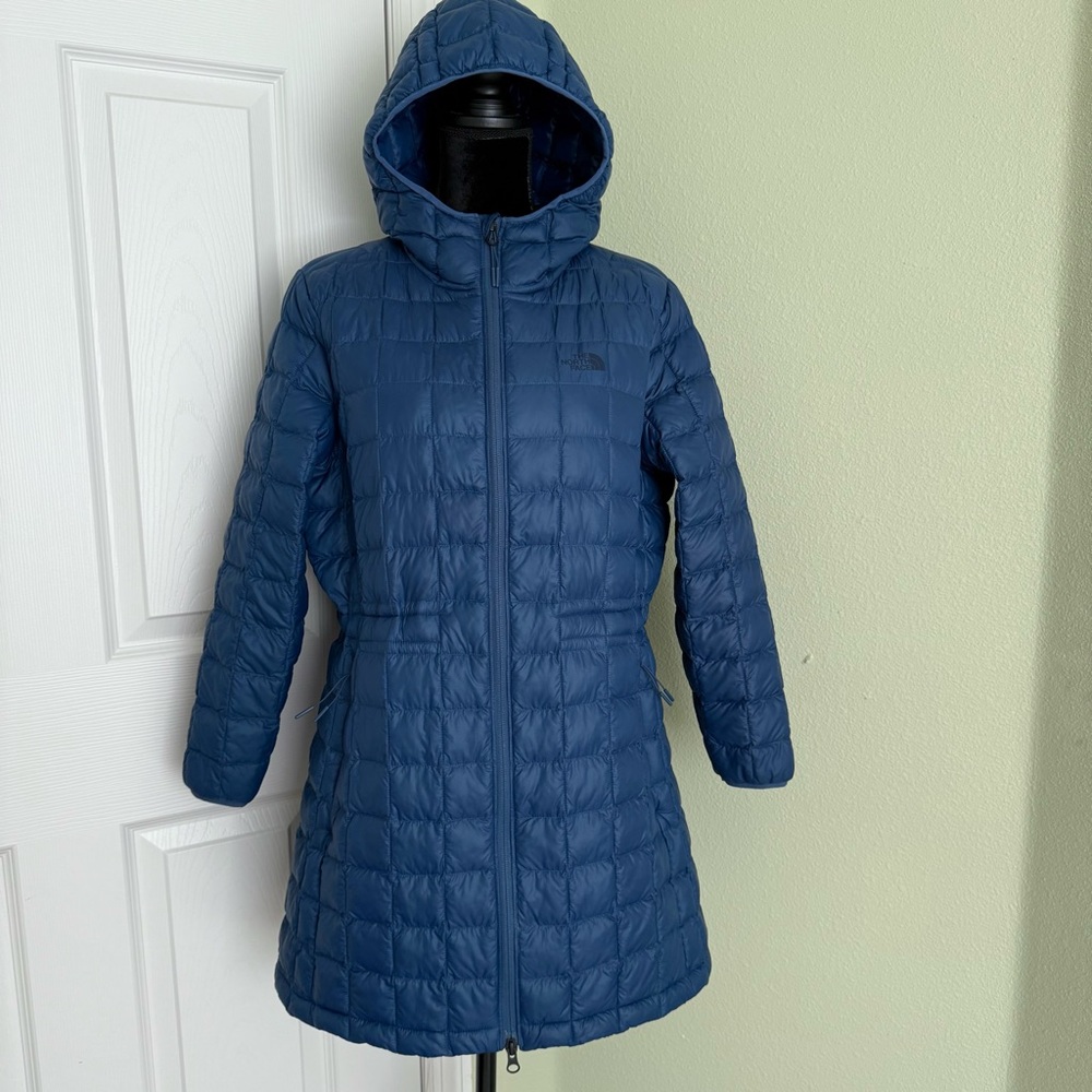 EUC THE NORTH FACE Women's Thermoball Eco Quilted Puffer Parka